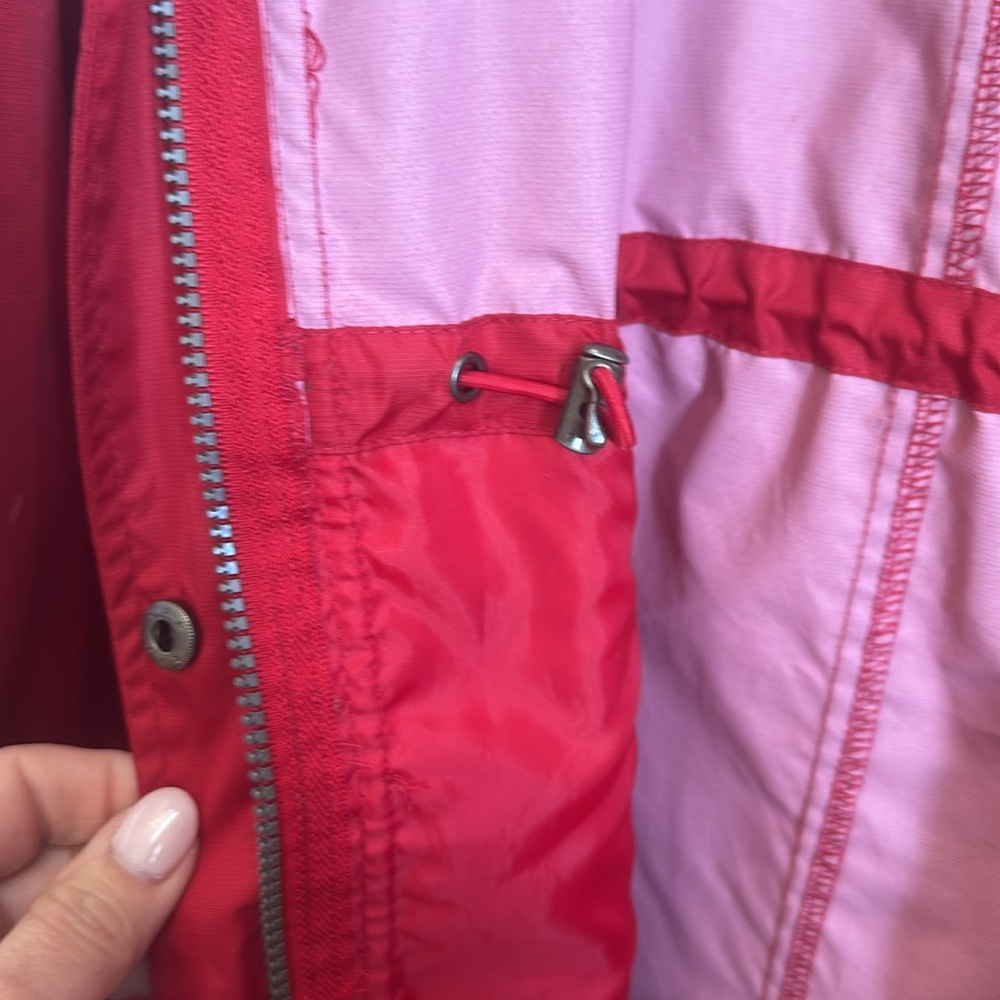 Woolrich rain jacket red size women’s medium. Perfect condition - Picture 4 of 4